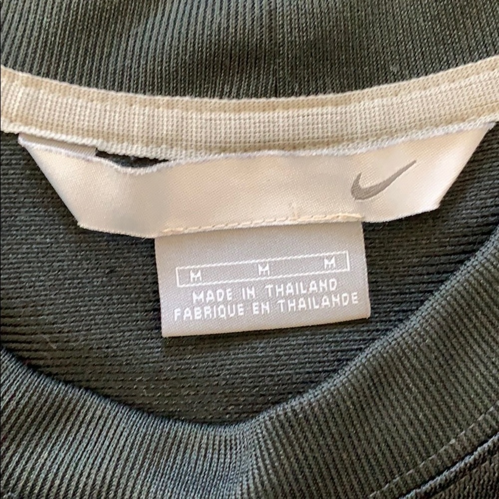 LAST CHANCE Nike black striped athletic T-shirt - Picture 6 of 6
